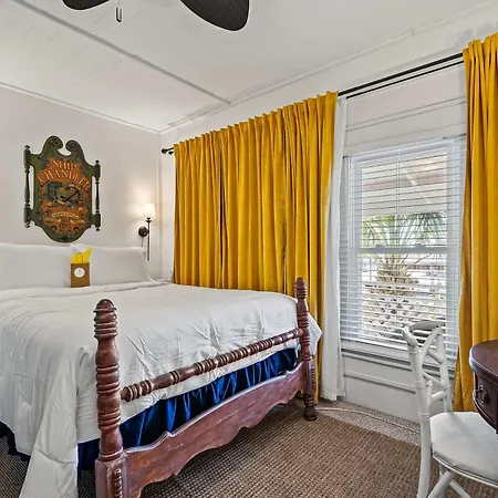 Old Carrabelle Hotel Regatta Suite